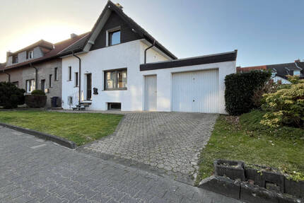 Bezugsfreies Einfamilienhaus mit Garage Nähe Freibad - Herzogenrath / Merkstein
