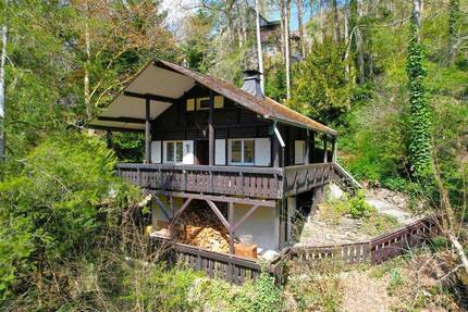 Liebhaber-Objekt: Herrliches, authentisches Holzblockhaus mit Balkon und Terrasse in der Nähe von Manderscheid