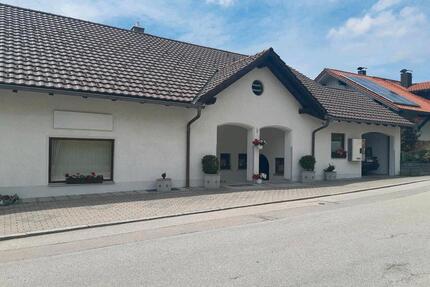 Mehrfamilienhaus mit großzügigen Garten zu vermieten verkaufen - Hauzenberg