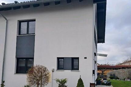 Modernes Reihenendhaus mit Carport und Wärmepumpe - Deggendorf