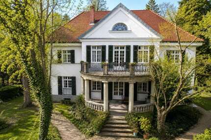 Haus zum Kaufen in Regensburg 980.000,00 € 432 m²
