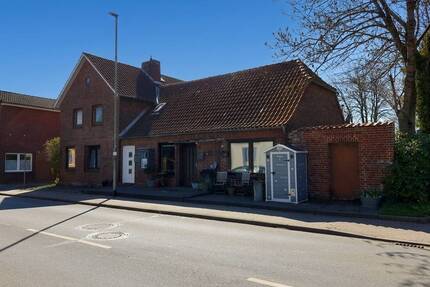 Zwei Wohneinheiten - 109.000,00&nbsp;EUR Kaufpreis, ca.&nbsp; 230,00&nbsp;m&sup2;&nbsp;Wohnfl&auml;che in Sankt Michaelisdonn (PLZ: 25693)