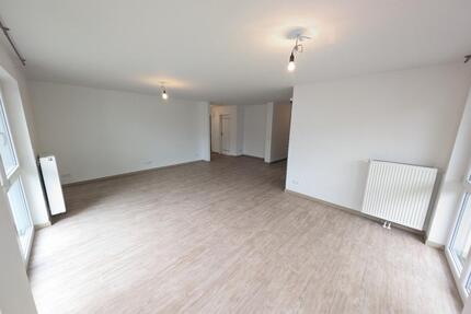 Große 3,5 Zimmerwohnung mit 2 Balkonen und eigenem Garten - Eningen unter Achalm