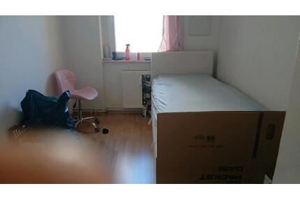 WG 2 zimmer - 30,00&nbsp;EUR Kaltmiete, ca.&nbsp; 52,00&nbsp;m&sup2; in Berlin (PLZ: 13585) Spandau