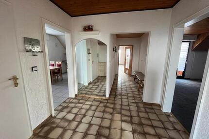 3 ZKB Wohnung, möbliert mit Einbauküche und Balkon - Urmitz