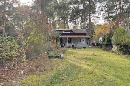 Nur wenige Schritte zum Kleinen Müggelsee - ca. 400qm Baugrundstück mit einer kleinen Doppelhaushälfte - Berlin Müggelheim