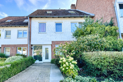 Familienfreundliches Reihenmittelhaus mit Wintergarten und Garage. Ein Zuhause, das Raum zum Leben schenkt ! - Springe