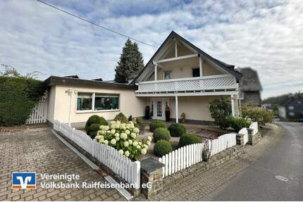 Sehr gepflegtes Einfamilienhaus mit großem Grundstück! - Utzenhain