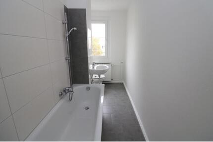 Auf die Plätze…fertig…mieten!!! Große 3-RW mit Wanne & Balkon... - Freiberg