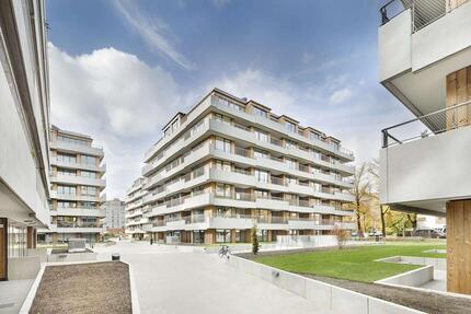 Immergrün - große 3 Zimmer mit umlaufenden Balkon, EBK und Parkett - Berlin Pankow