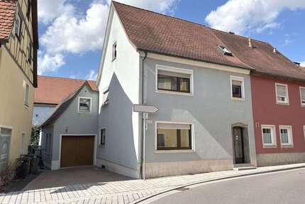 Haus zum Kaufen in Feuchtwangen 199.000,00 € 113 m²