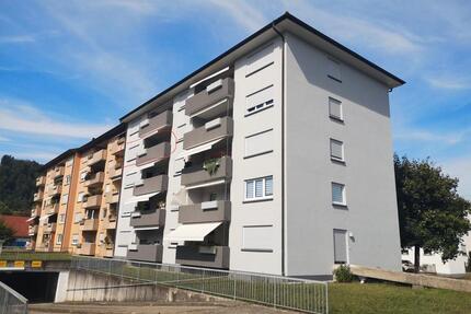 Charmante 4-Zimmer-Wohnung im 3. Obergeschoss (rechts) mit Balkon - Schopfheim