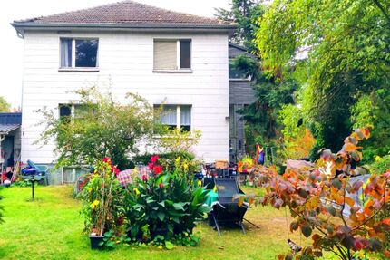 Provisionsfrei* Großer Garten mit dreistöckigem Haus bei der Trabrennbahn Mariendorf, Berlin