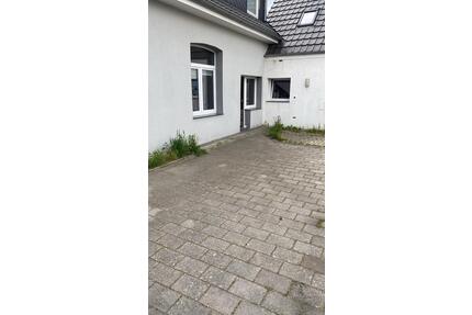 Haus mit 3 Wohnungen - 625.000,00&nbsp;EUR Kaufpreis, ca.&nbsp; 311,00&nbsp;m&sup2; in Bockhorn (PLZ: 26345)