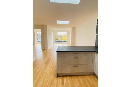 Erstbezug: 2,5 Zimmer mit Küche, Dachterrasse und TG - Augsburg Bärenkeller