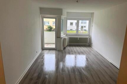 Helle 2 Zimmer Wohnung mit Balkon in Nähe der Elbe zu vermieten - Sankt Margarethen