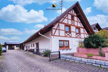 Charmantes Zweifamilienhaus mit großzügigem Grundstück - Durbach / Ebersweier