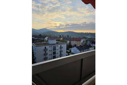 Frisch sanierte 3-Zi-Wohnung mit großem Balkon & Panoramablick - Gernsbach
