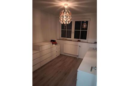 Zimmer 12 qm in einem Haus mit Terrasse nur an FRAUEN - Kölln-Reisiek