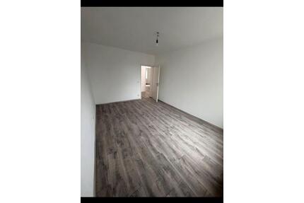 4-Zimmer-Erdgeschosswohnung - 1.364,00&nbsp;EUR Kaltmiete, ca.&nbsp; 88,00&nbsp;m&sup2; in Solingen (PLZ: 42651)