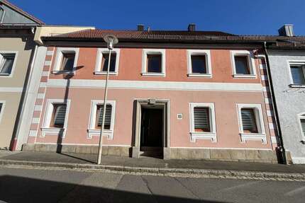 Haus zum Kaufen in Oberviechtach 249.000,00 € 238.56 m²