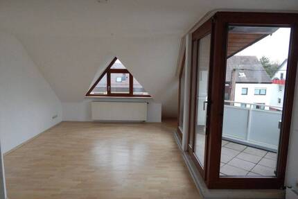 attraktive helle Dachgeschosswohnung mit Balkon - Filderstadt Bernhausen