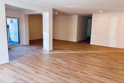 3 Zimmer 152qm Wohnung mit Nebenraum und großem Keller - Karlsbad