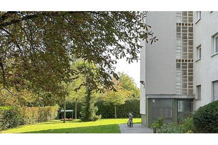 Gepflegte Stadtwohnung in zentraler Lage mit Aufzug und Balkon - Neu-Isenburg