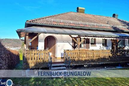 WALMDACH BUNGALOW MIT ELW UND HERRLICHER AUSSICHT NUTZBAR ALS ZWEIFAMILIENHAUS - Vilshofen