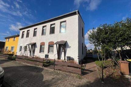 Teilvermietetes 3-Parteienhaus mit zusätzlichem Bauland - Britz