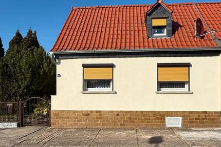 Doppelhaushälfte in Neuborna - 119.000,00&nbsp;EUR Kaufpreis, ca.&nbsp; 60,00&nbsp;m&sup2; in Bernburg (Saale) (PLZ: 06406)