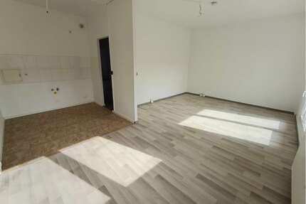 Wohnung zum Mieten in Halle 342,00 € 56.02 m²