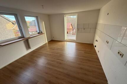 Großzügige 2,5-Zimmer-Wohnung mit Wohnküche & Balkon (95 m²) - Mirow