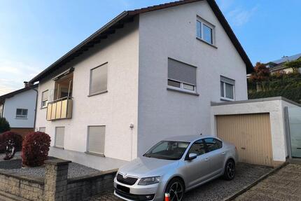 Zweifamilienhaus in zentraler Lage mit traumhafter Aussicht - Walzbachtal