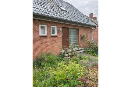 Helle Wohnung in Plön mit Kamin und großem Garten