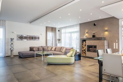 Provisionsfrei* Exklusives Einfamilienhaus auf einer Ebene mit Pool und Doppelgarage - Salach