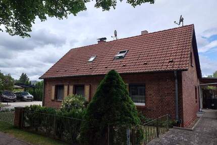 Charmante Doppelhaushälfte in 19370 Parchim! Modernisiert, ruhig gelegen und mit großem Grundstück