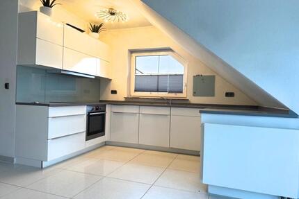 Traumhafte 5- Zimmerwohnung mit Balkon und EBK in 67574 Osthofen