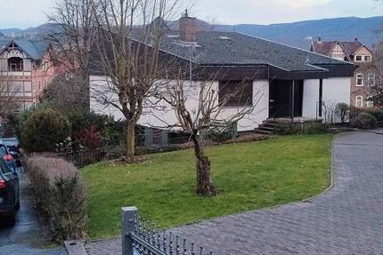 Bungalow in ruhiger und zentraler Lage - Mit Einliegerwohnung, seperater Zugang Garage - Bad Sooden-Allendorf