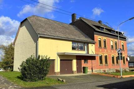 Liebhaberanwesen: Charmantes und urgemütliches Zweifamilienhaus mit Nebengebäude in Alpenrod