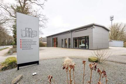 Modern leben und erfolgreich arbeiten - Stilvolles Wohnhaus mit vielseitiger Gewerbehalle- komplett vermietet- zu verkaufen - Oldenburg (Oldenburg) / Bürgerfelde