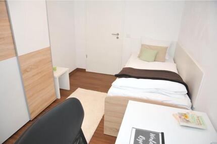 Möbliertes WG Zimmer mit Balkon in Regensburg auf Zeit (K)