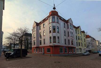 Mehrfamilienhaus (bereits in 10 ETW aufgeteilt) und Baugrundstück - Bremerhaven Lehe