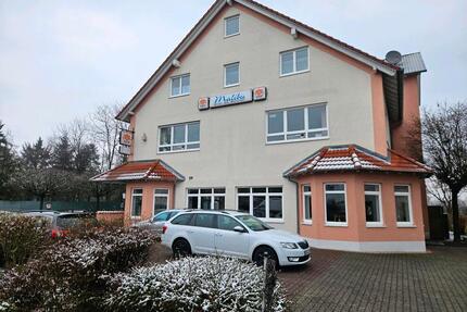 Lichtdurchflutetes Büro in bester Lage mit 2 Stellplätzen - Großostheim