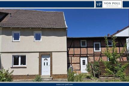 Doppelhaushälfte, die einer Sanierung bedarf, mit Anbau - Meinhard / Jestädt