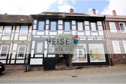 Haus zum Kaufen in Dassel 98.000,00 € 270 m²