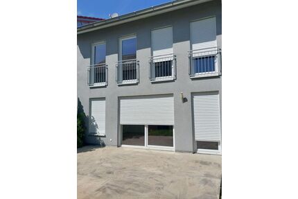 Provisionsfrei* 1a LAGE neuw. 5,5 Zi. DHH 162,5m² Solar-GARAGE-Zisterne-KAMIN-Glasfaser-VOLLKELLER - Aalen