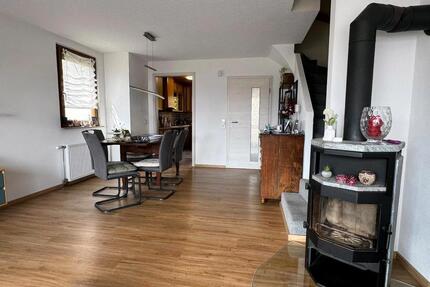 Gepfl. Reihenendhaus mit 5 Zimmern, Balkon+Garage in Knittlingen