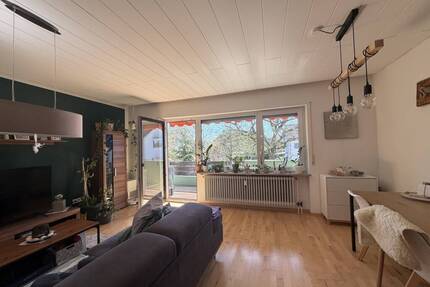 Gepflegte und großzügige 2-Zimmer-Wohnung mit Balkon - Buckenhof