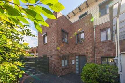 Haus zum Mieten in Hamburg 4.200,00 € 210 m²